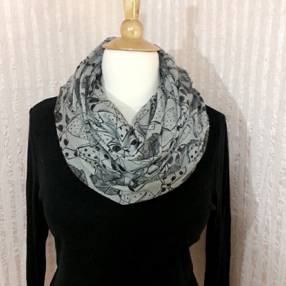BCBG Beautiful Infiniti Scarf. NWT